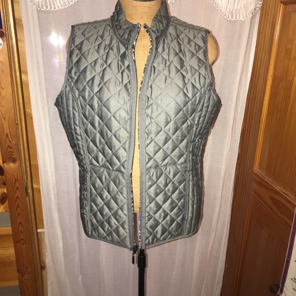 Reversible gray and giraffe vest